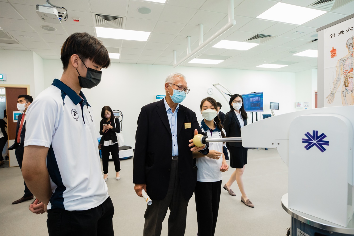 Guests visited Physiotherapy laboratory to understand the latest development of the programme.
