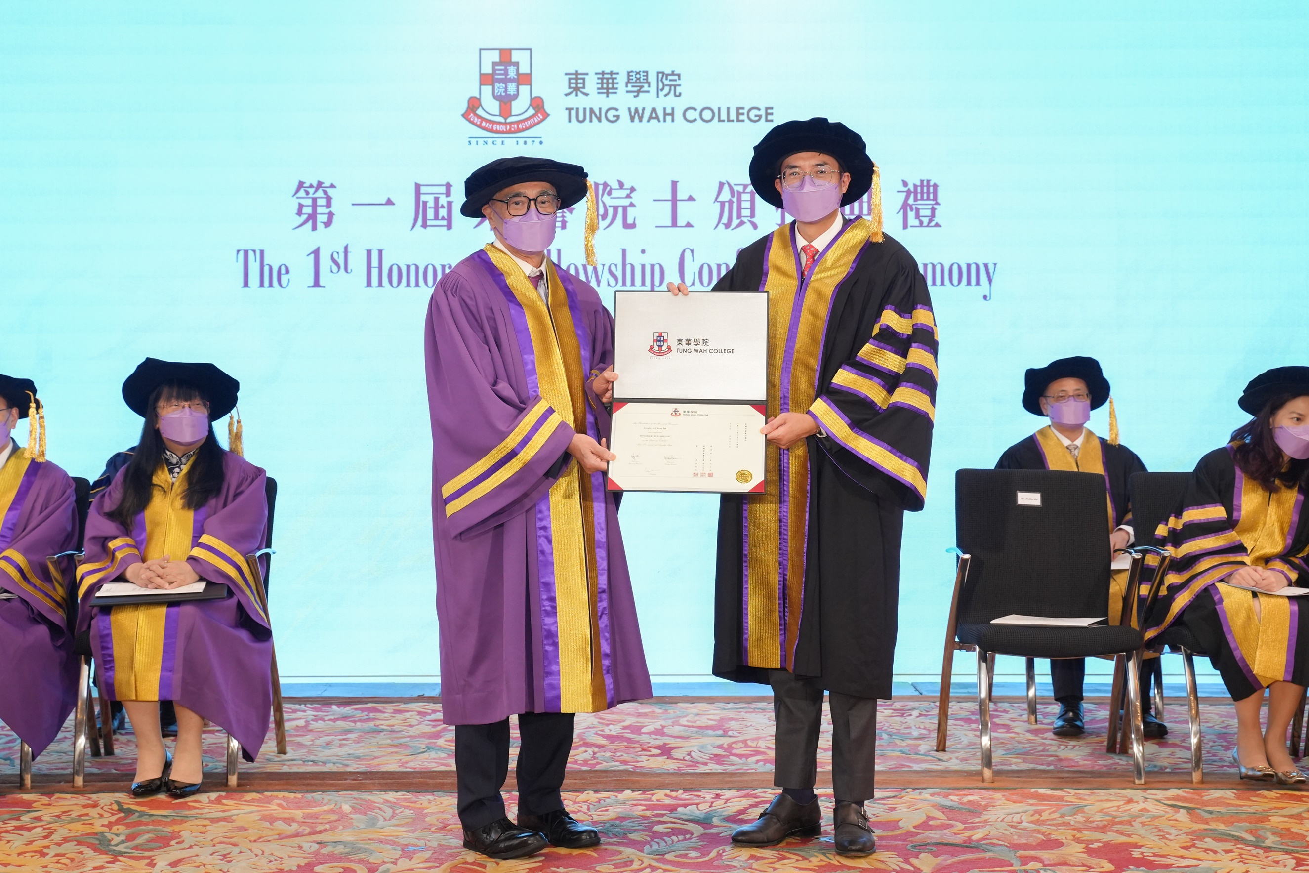 Dr. Joseph Lee Chung Tak (left) is conferred the Honorary Fellowship.