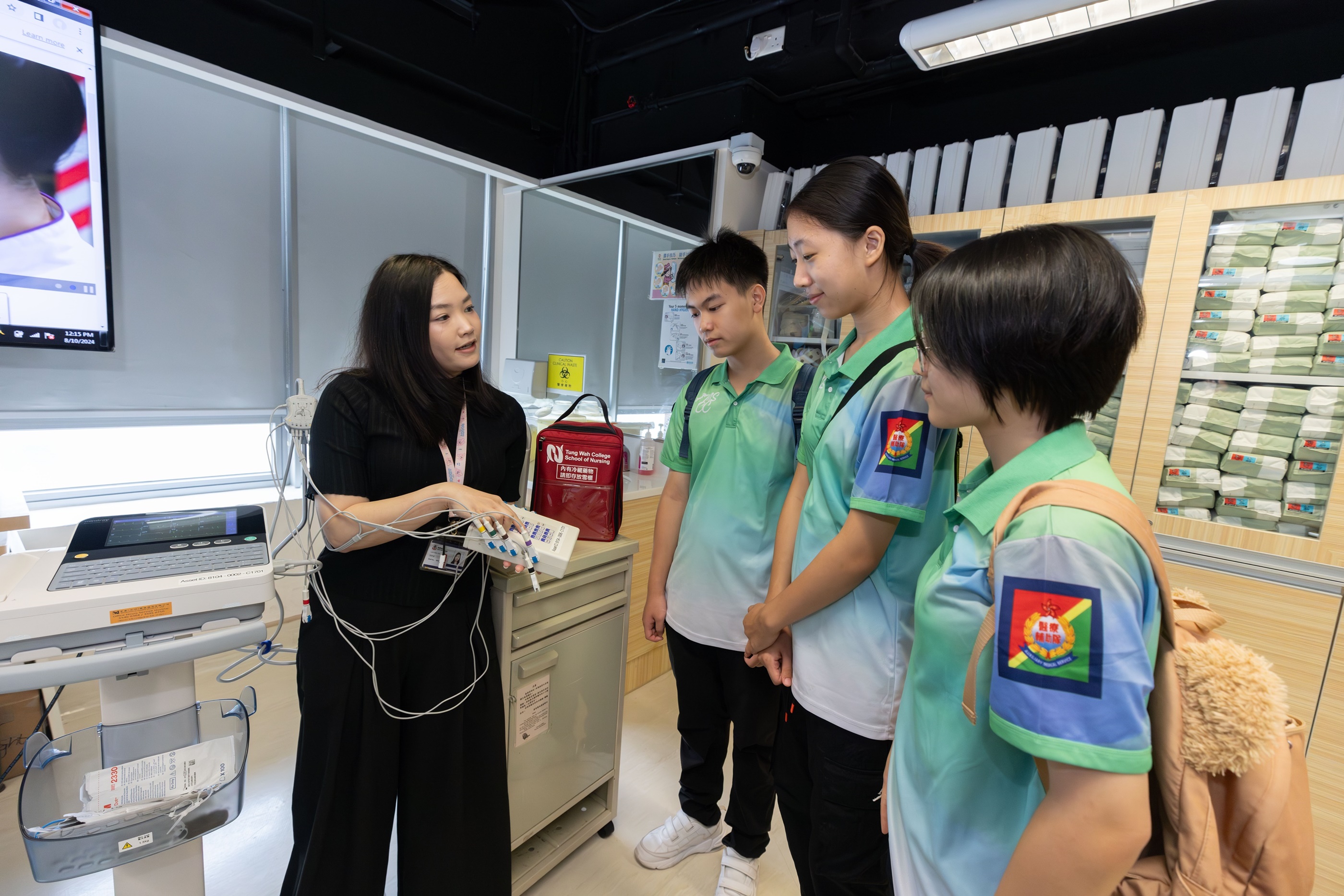 东华学院与医疗辅助队签署合作备忘录