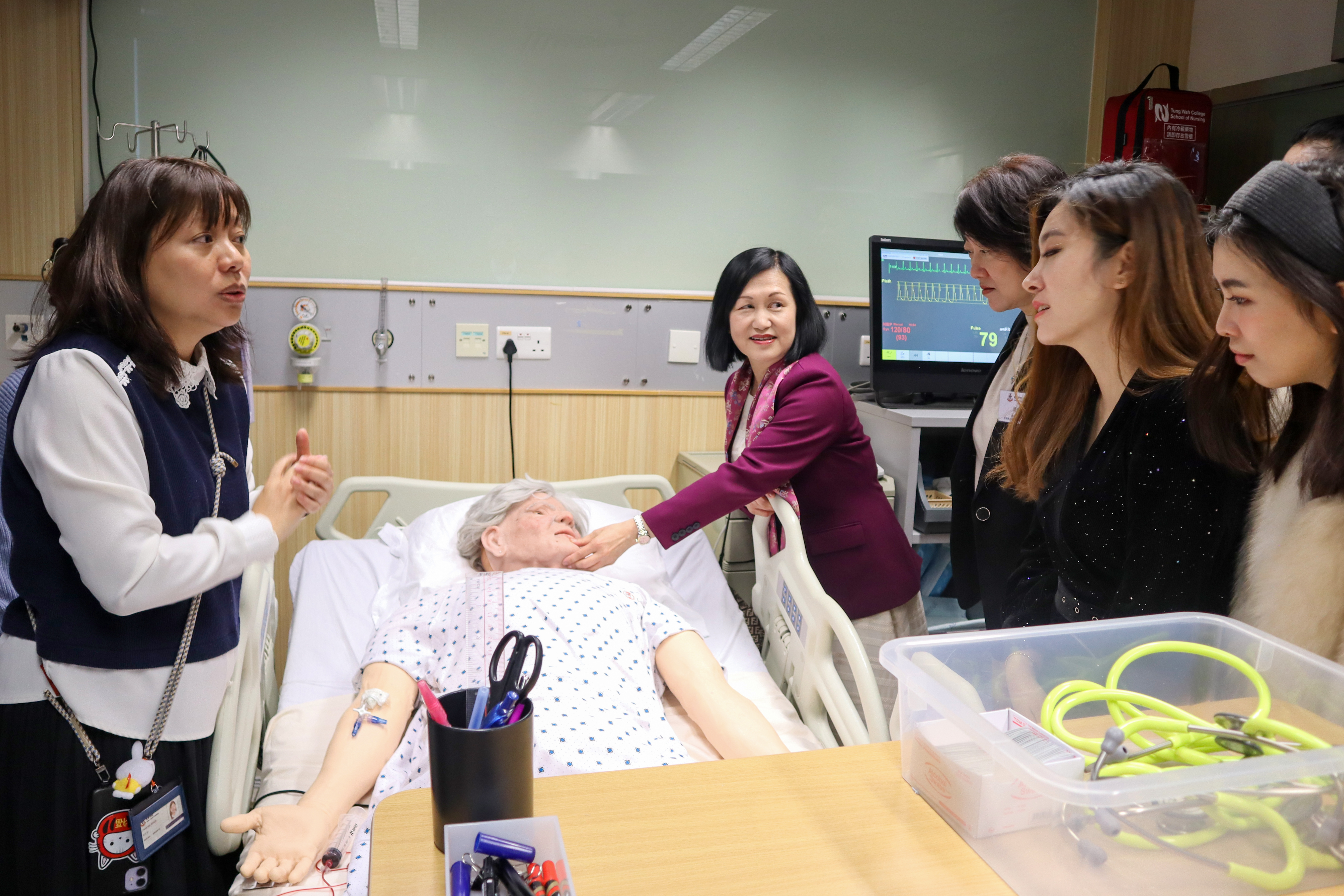 东华学院医疗教育产学研合作框架协议签约仪式
