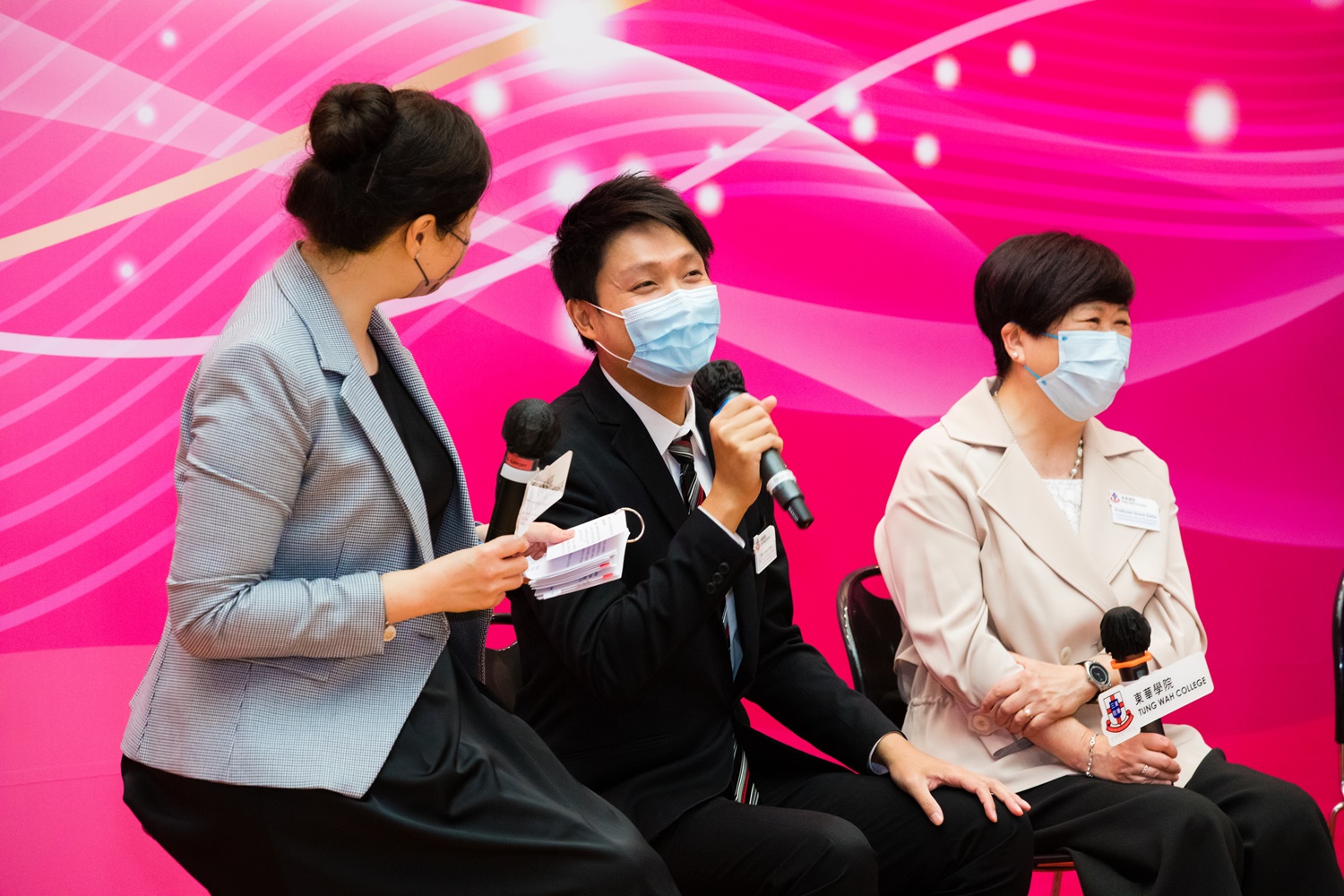 Luka Chow (middle) shared his story of changing his career path from Accounting to Physiotherapy and thanked the encouragement from the teachers.